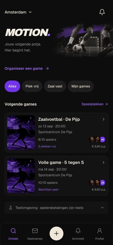 Schermafbeelding van de MOTION-app: het Ontdek-scherm met de volgende games in Amsterdam, waaronder een zaalvoetbalgame in De Pijp met twee vrije plekken en een volle game met open wachtlijst.